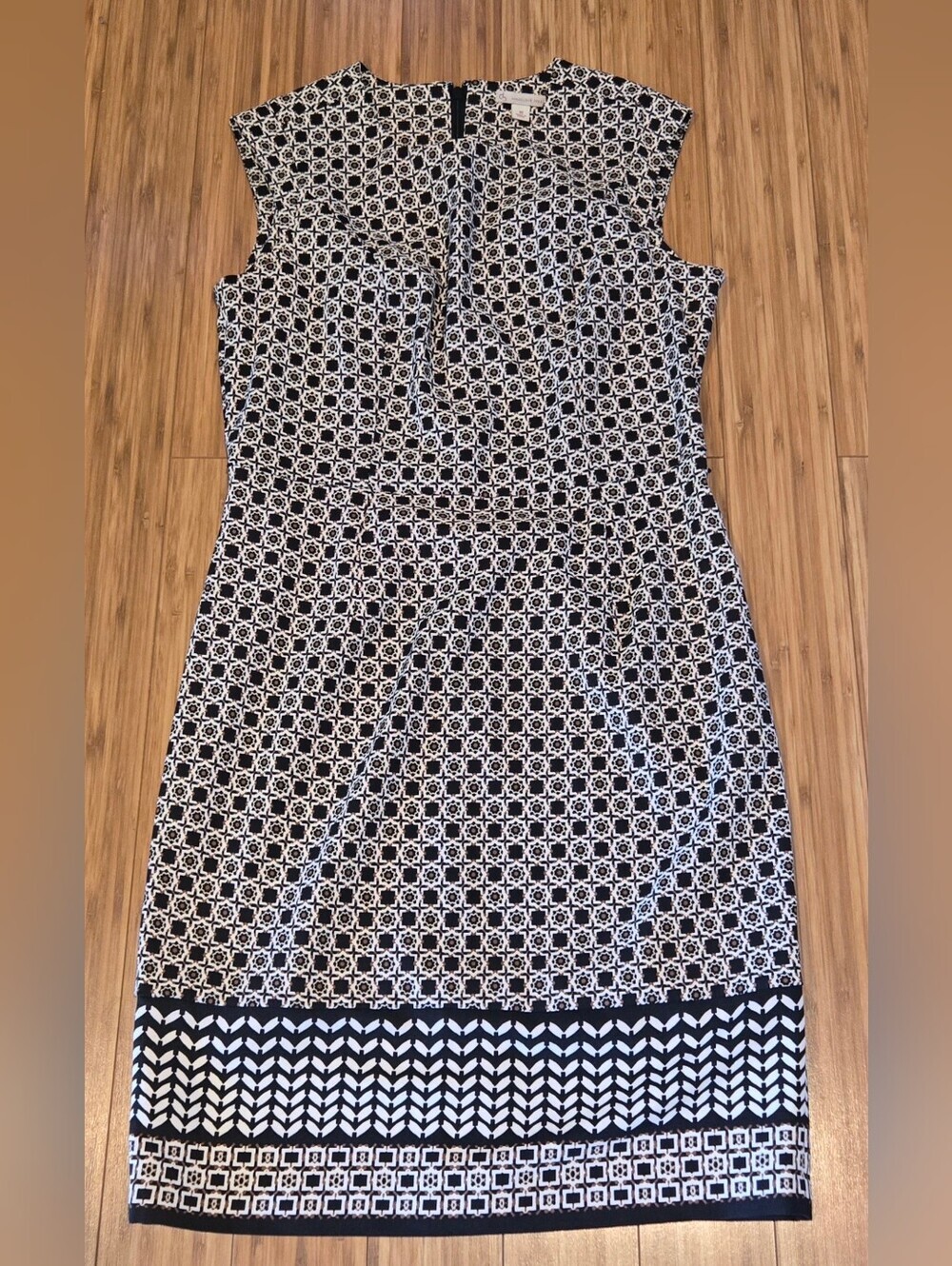 Cb Established Sleeveless Black & White Geometric Shift Dress